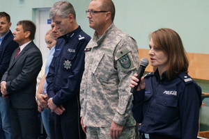 Uroczyste rozpoczęcie Mistrzostw Polski Policji w Piłce Siatkowej. Zdjęcie organizatorów i zaproszonych gości.