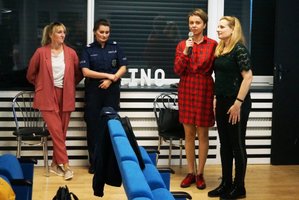 Przedstawicielka Miejskiego Ośrodka Pomocy Społecznej omawia rolę tego podmiotu w walce z uzależnieniami.