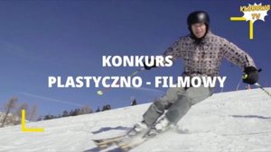 Kadr z filmu napis Konkurs plastyczno - filmowy, w tle zjeżdżający narciarz