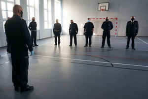 Na zdjęciu widoczni policjanci podczas uroczystej akademii