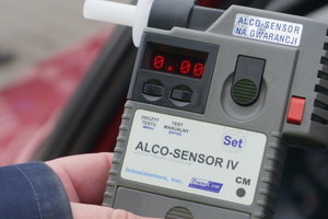 Na zdjęciu widoczne urządzenie do badania stanu trzeźwości Alco-sensor IV z wyśiwetlonym wynikiem badania: 0.00