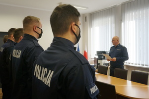 Na zdjęciu widczoni policjanci i Komendant Powiatowy Policji w Zawierciu inspketor Jacek Kurdybelski
