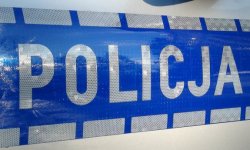 Na zdjęciu widoczne oznakowanie odblaskowe radiowozu napis: POLICJA