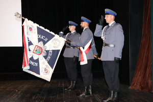 Poczet sztandarowy Komendy Powiatowej Policji w Zawierciu