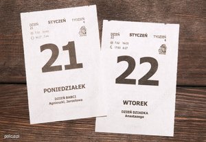 Na zdjęciu widoczne dwie kartki z kalendarza z datami 21 i 22 stycznia.