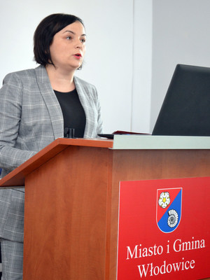 Na zdjęciu widoczna Dyrektor Miejsko-Gminnego Ośrodka Pomocy Społecznej we Włodowicach pani Joanna Gubas.