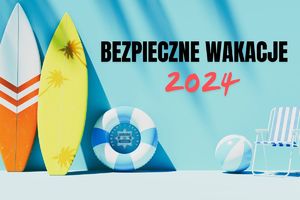 Grafika przedstawia deski do pływania, dmuchane koło do pływania i dmuchaną piłkę oraz leżak. Widoczny także napis: Bezpieczne wakacje 2024.