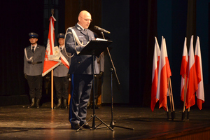 Przemawiający Komendant Powiatowy Policji w Zawierciu inspektor Jacek Kurdybelski.