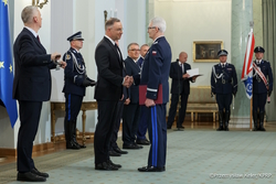 Na zdjęciu widoczny Prezydent RP Andrzej Duda oraz Komendant Wojewódzki Policji w Katowicach nadinspektor Mariusz Krzystyniak.