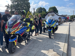 zdjęcie przedstawia motocykl