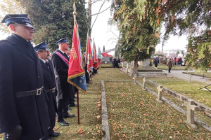 Na zdjeciu widoczne poczty sztandarowe.