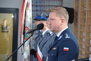 Na zdjęciu widoczny przemawiający Pierwszy Zastępca Komendanta Wojewódzkiego Policji w Katowicach inspektor Radosław Kacprzak.