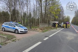 Na zdjęciu widoczne pojazdy, które brały udział w zdarzeniu drogowym.
