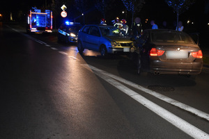 Na zdjęciu widoczne miejsce kolizji z udziałem dwóch samochodów osobowych.