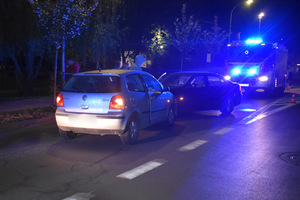Na zdjęciu widoczne miejsce kolizji z udziałem dwóch samochodów osobowych.