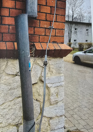 Na zdjęciu widoczne uszkodzone elementy.
