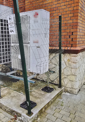 Na zdjęciu widoczne uszkodzone elementy.