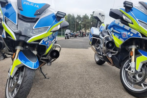 Zdjęcie: Stowarzyszenie Jurajskich Motocyklistów. Na zdjęciu widoczne dwa policyjne motocykle.