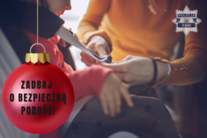 Na zdjęciu widoczna kobieta zapinający dziecko w foteliku oraz napis: Zadbaj o bezpieczną podróż.