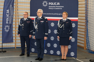 Na zdjęciu widoczni od lewej: inspektor Artur Klimek, nadinspektor Mariusz Krzystyniak, młodszy inspektor Renata Hałabuda.
