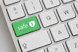 Na zdjęciu widoczna klawiatura z zielonym klawiszu "Safe".