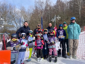 Policjanci wraz z dziećmi