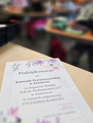 Na zdjęciu widoczne podziękowanie w postaci dyplomu.