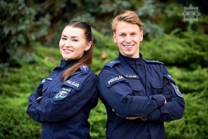 Na zdjęciu widoczna policjantka i policjant.