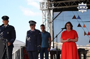 Prezydent Zawiercia Anna Nemś przemawia do mikrofonu.