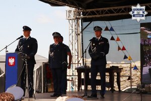 Przemawiający Pierwszy Zastępca Komendanta Wojewódzkiego Policji w Katowicach inspektor Radosław Kacprzak.