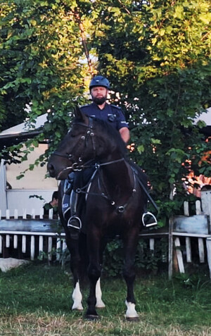 Policjant na koniu.